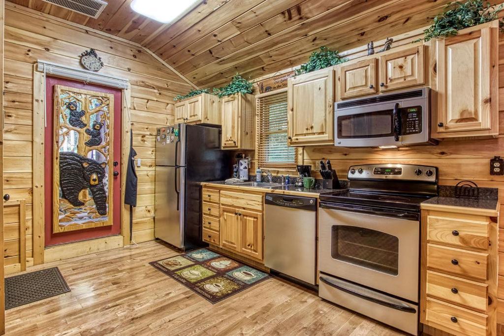 Papa Bear, Hot Tub, Wifi, 1089 Free Tickets Each Paid Day, Dollywood And More Sevierville Dış mekan fotoğraf
