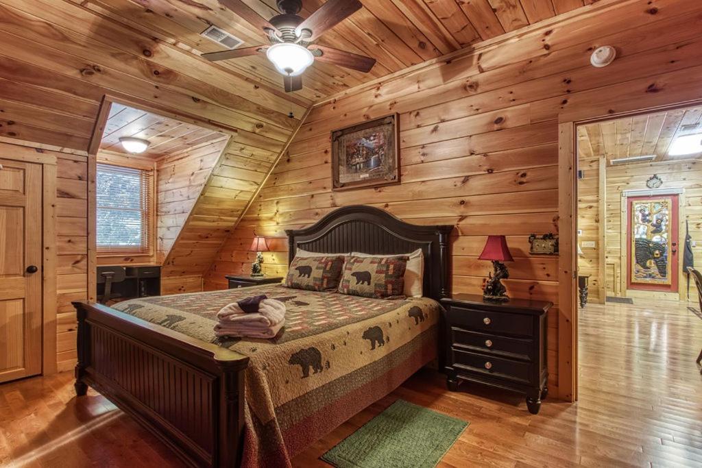 Papa Bear, Hot Tub, Wifi, 1089 Free Tickets Each Paid Day, Dollywood And More Sevierville Dış mekan fotoğraf