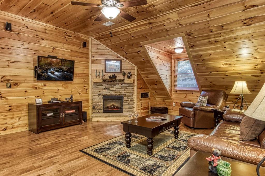 Papa Bear, Hot Tub, Wifi, 1089 Free Tickets Each Paid Day, Dollywood And More Sevierville Dış mekan fotoğraf