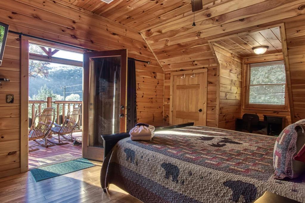 Papa Bear, Hot Tub, Wifi, 1089 Free Tickets Each Paid Day, Dollywood And More Sevierville Dış mekan fotoğraf