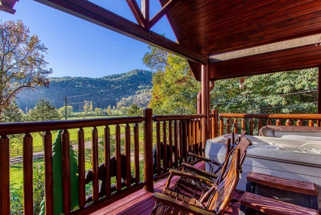 Papa Bear, Hot Tub, Wifi, 1089 Free Tickets Each Paid Day, Dollywood And More Sevierville Dış mekan fotoğraf