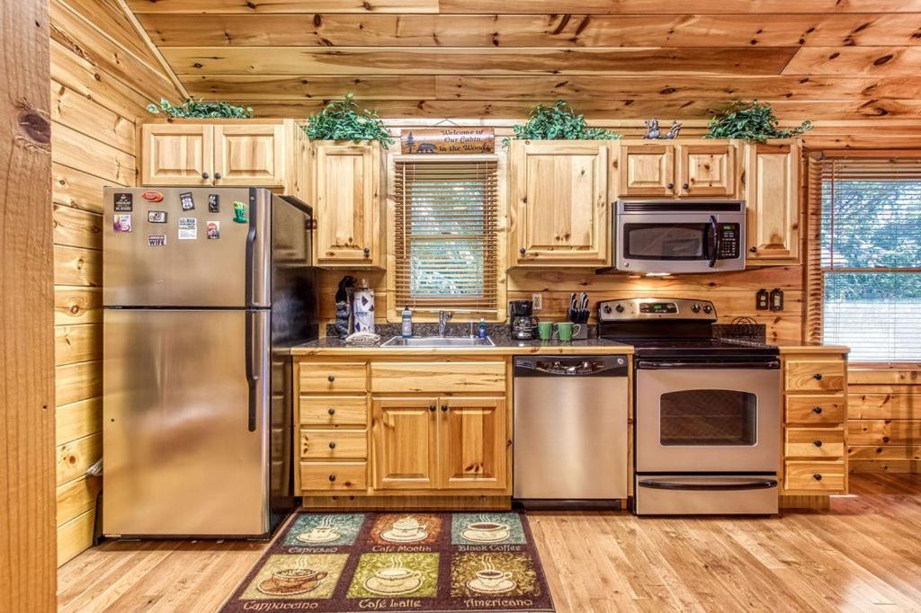 Papa Bear, Hot Tub, Wifi, 1089 Free Tickets Each Paid Day, Dollywood And More Sevierville Dış mekan fotoğraf